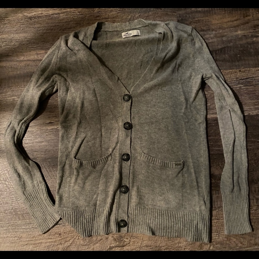 Women’s long sleeve button up cardigan with pockets, size small